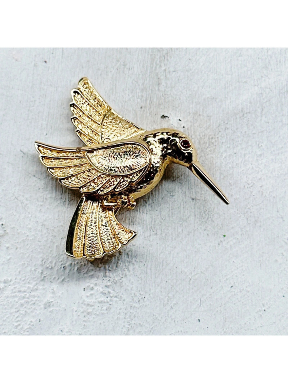 7381gc. Goldtone Hummingbird Brooch